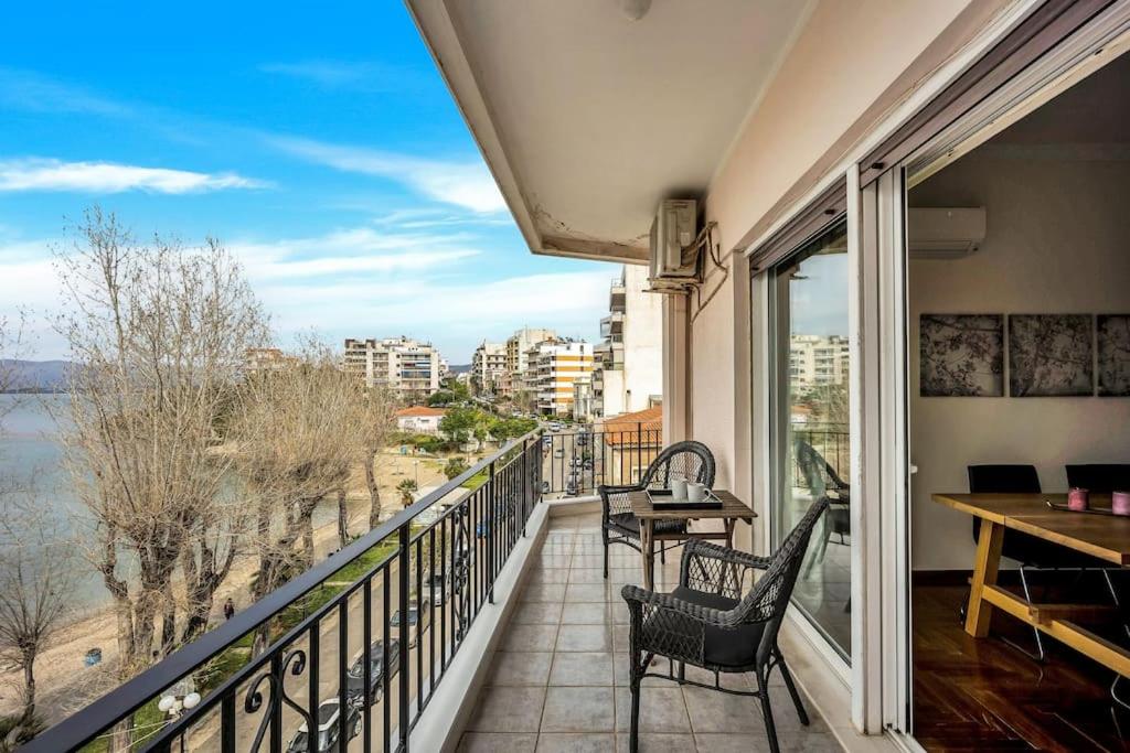 Balkón nebo terasa v ubytování Bright Central Apartment with Splendid sea view!