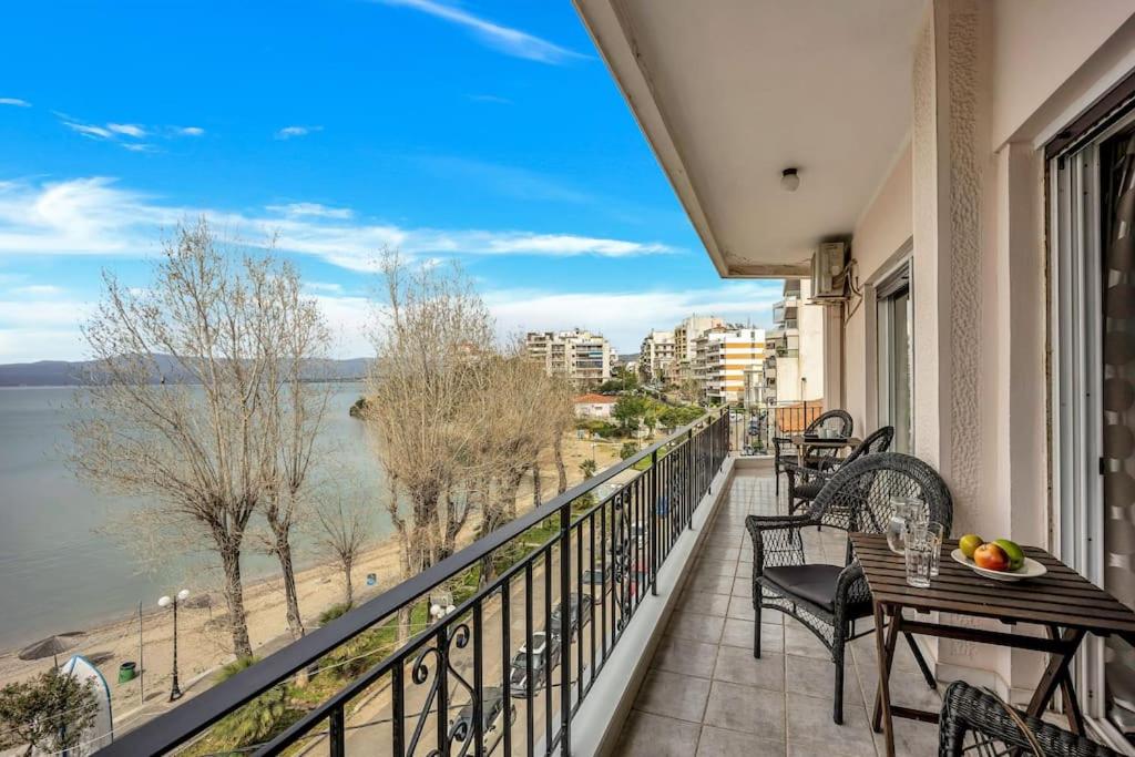 Balkón nebo terasa v ubytování Bright Central Apartment with Splendid sea view!