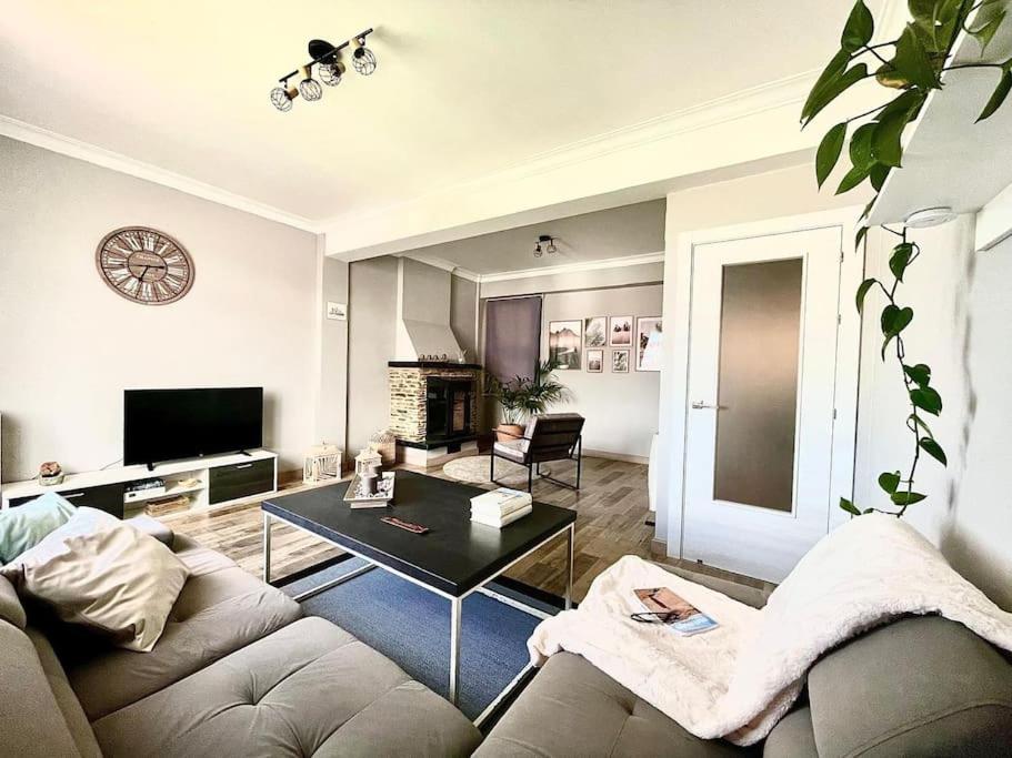 a living room with a couch and a table at Acogedor retiro junto al mar in Cedeira