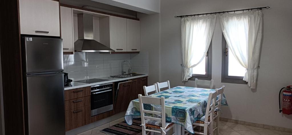 Kuchnia lub aneks kuchenny w obiekcie Arokaria Holiday Houses