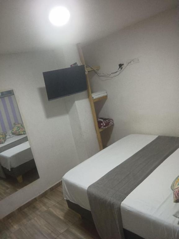 Postel nebo postele na pokoji v ubytování Hostal Catalleya