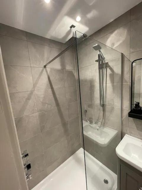 Superb 2 Bedroom Sea View Flat 6