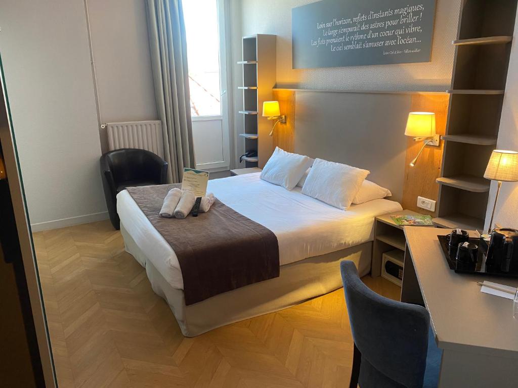 Postel nebo postele na pokoji v ubytování Hôtel Villa Des 2 Caps