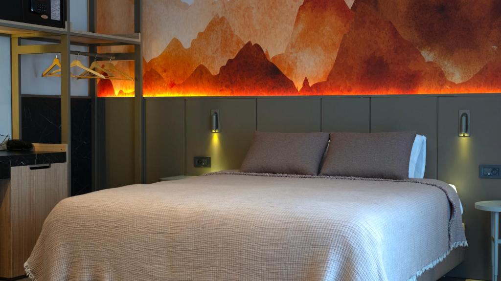 A bed or beds in a room at Kleopatra Dreams Beach Hotel
