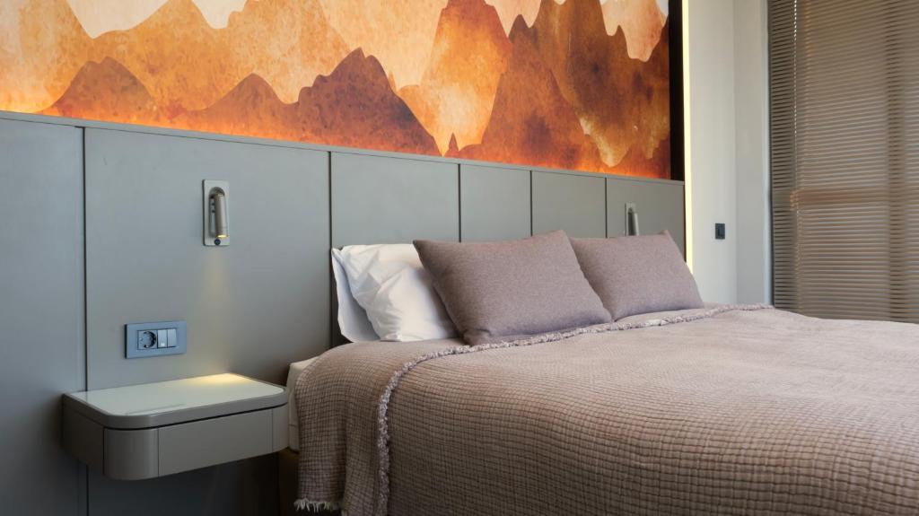 A bed or beds in a room at Kleopatra Dreams Beach Hotel