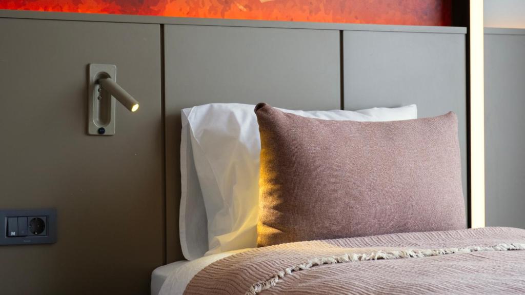 A bed or beds in a room at Kleopatra Dreams Beach Hotel