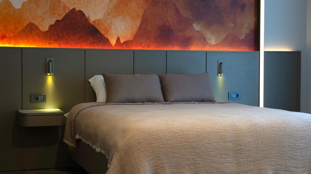 A bed or beds in a room at Kleopatra Dreams Beach Hotel