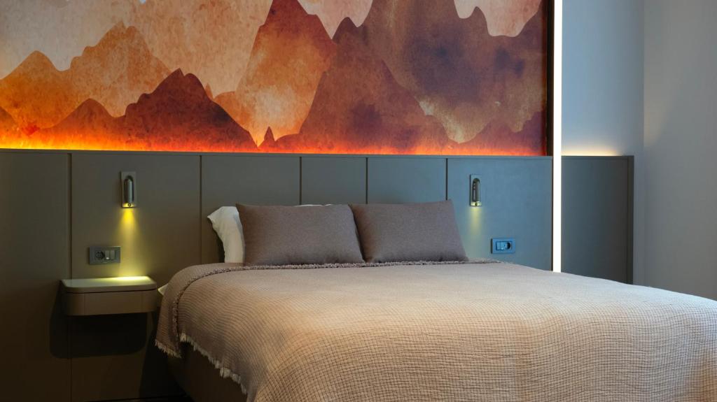 A bed or beds in a room at Kleopatra Dreams Beach Hotel