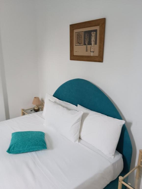 Sea Sound White Katikies - 10