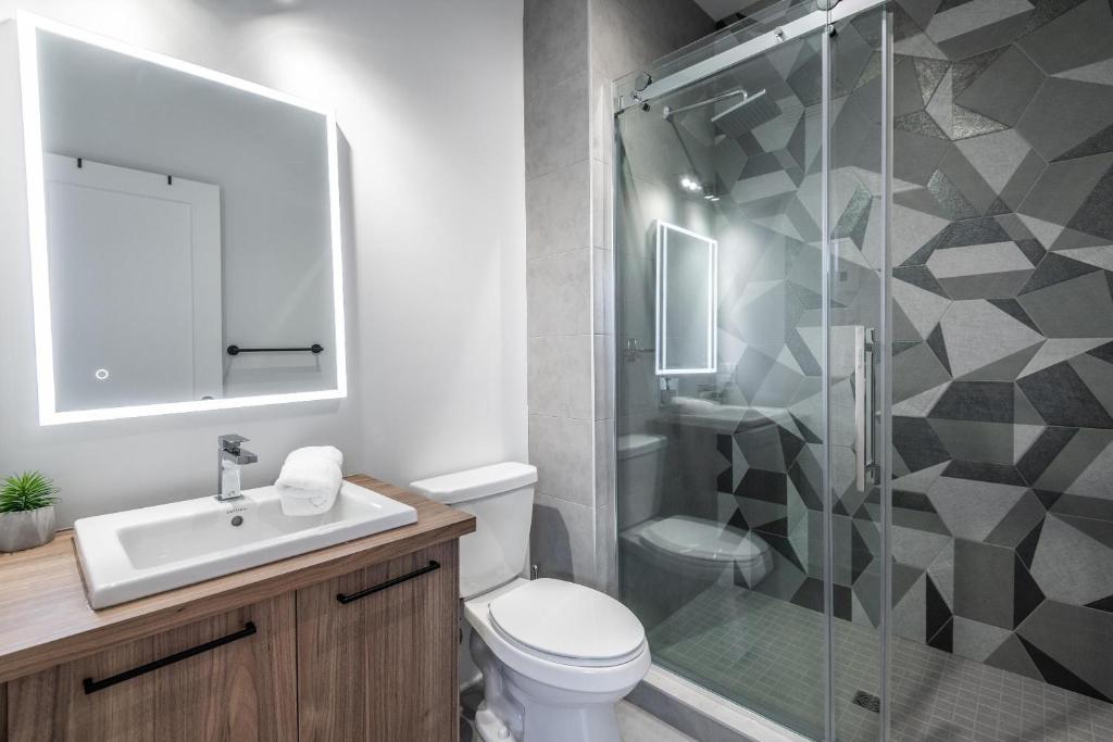 Vannituba majutusasutuses Chalet Xo Tremblant - 5brs, Private Baths, Spa, Sauna & Rooftop