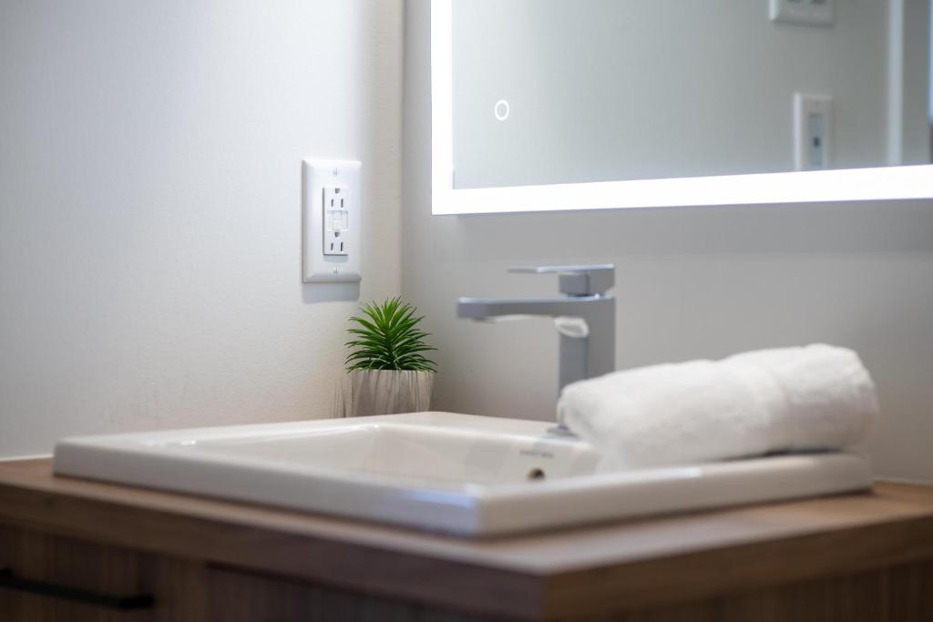 Vannituba majutusasutuses Chalet Xo Tremblant - 5brs, Private Baths, Spa, Sauna & Rooftop