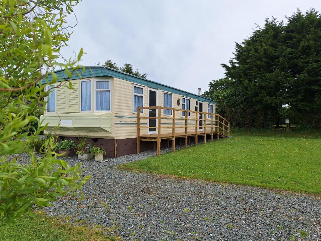 Thornbury Holiday Park - Caravan