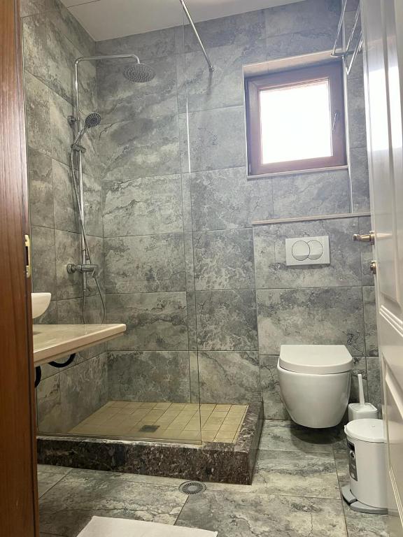 Koupelna v ubytování Hotel Bacelli Voskopoje