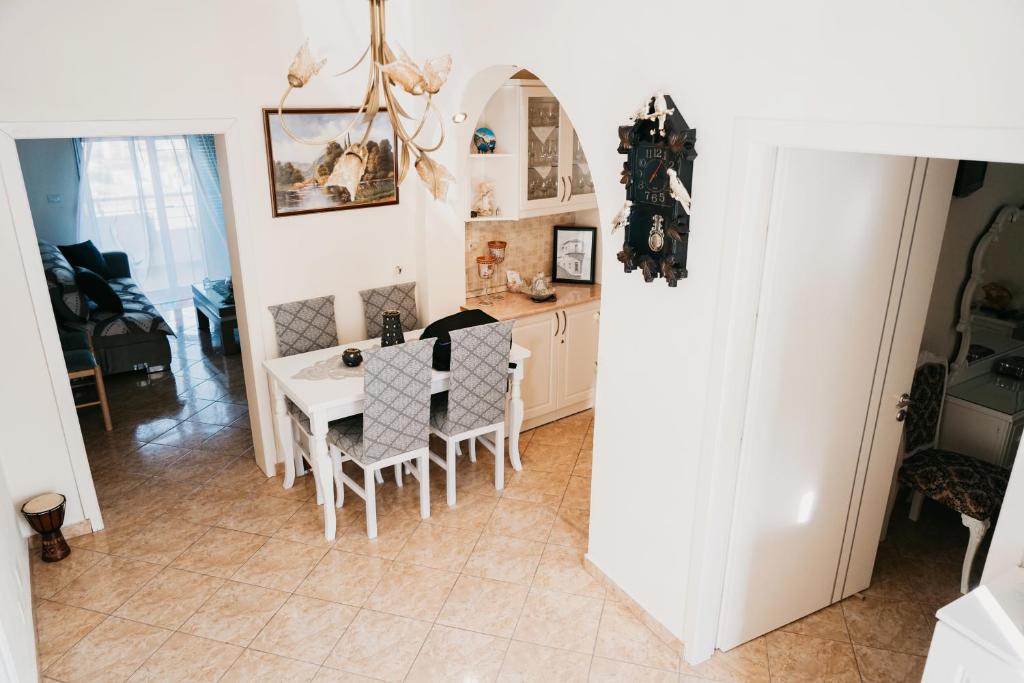 Fotografie z fotogalerie ubytování Vila Matias 8 v destinaci Gjirokastër