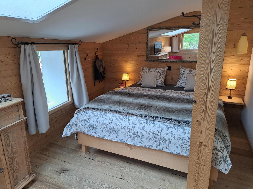 Letto o letti in una camera di Hotel Chesa Staila