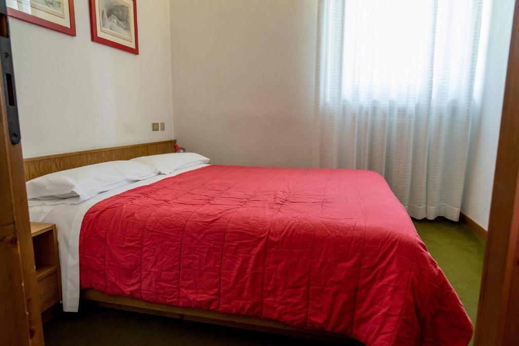 A bed or beds in a room at Residence Des Alpes