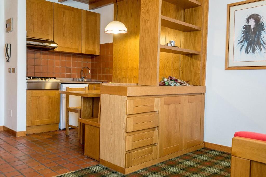 A kitchen or kitchenette at Residence Des Alpes