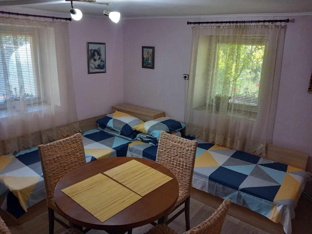a dining room with a table and a bed at Lovely studio in Dragoman with garden and garage in Dragoman