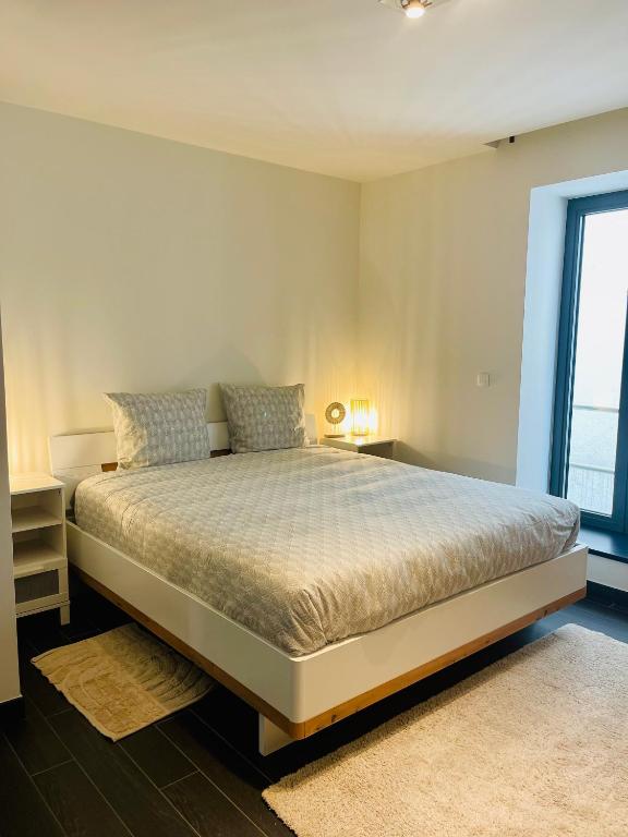 Down Town Spacious Loft Retreat with Private Parking - Apartment Mit 3 Schlafzimmern