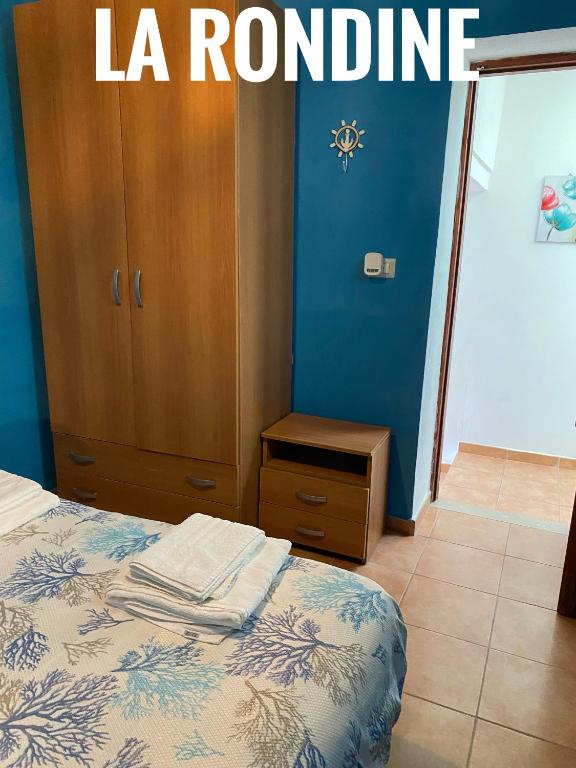 Postel nebo postele na pokoji v ubytování Ponzamania La terrazza di Cala Feola