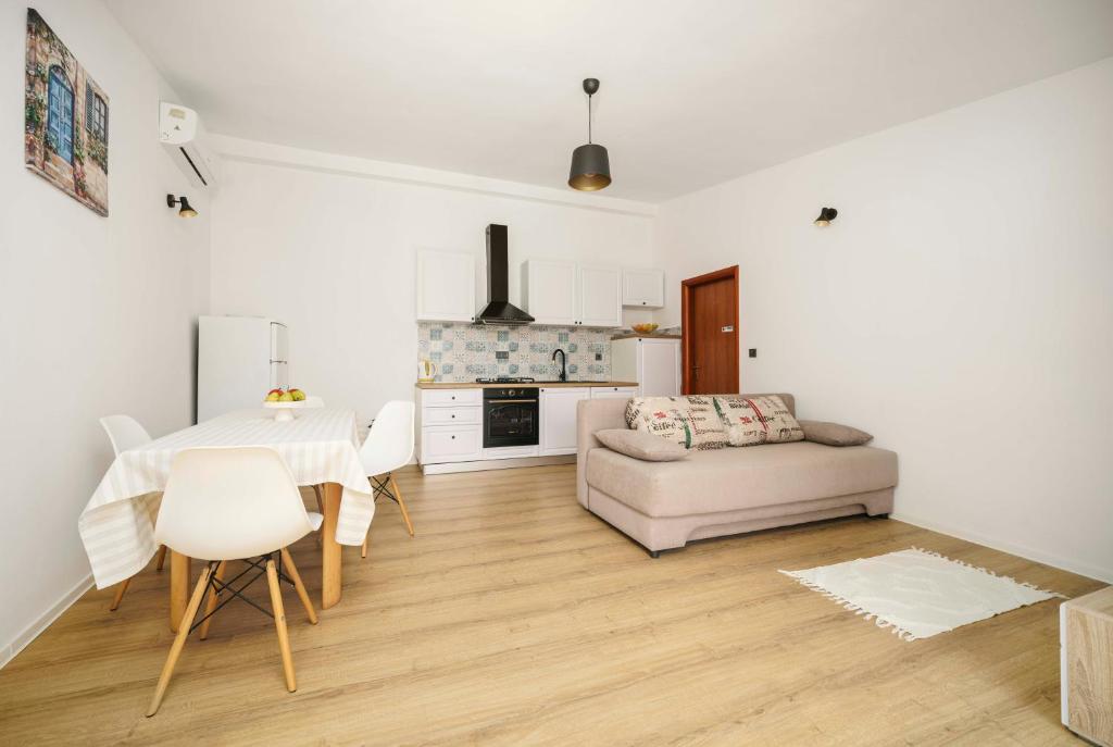 Apartments Vitis - City Centre - Free Parking - Apartment With Terrace