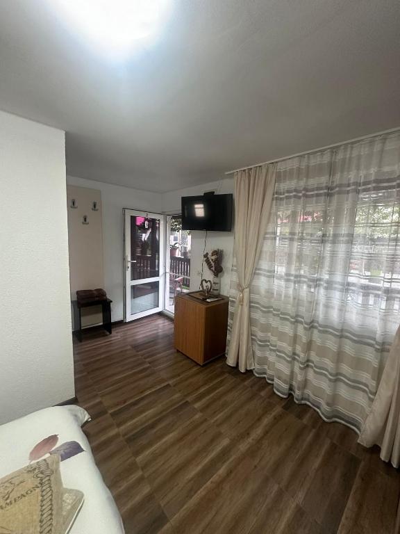 Casa La Românaș - Tweepersoonskamer Met Uitzicht Op De Tuin