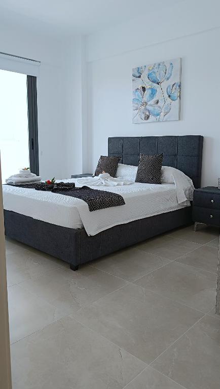 Postel nebo postele na pokoji v ubytování Larvella Estia Luxury Suites
