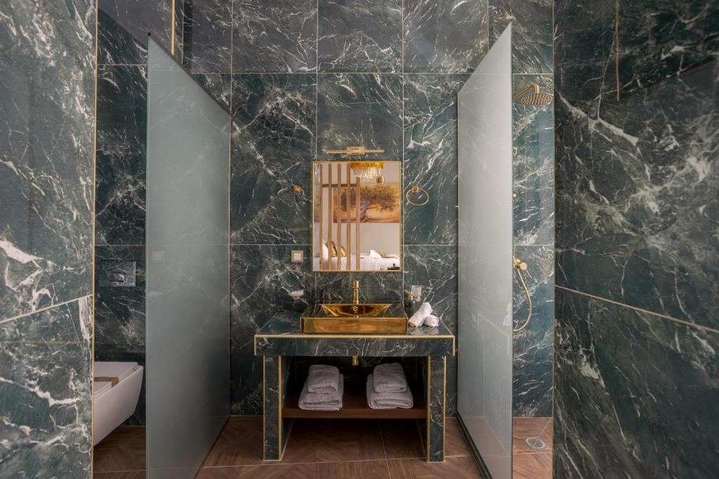 Royal Gold City Suites by Omilos Hotels - 3