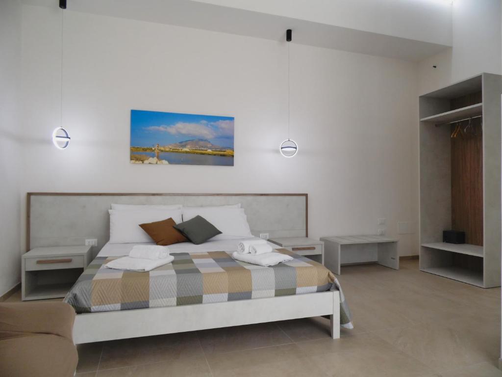 Postel nebo postele na pokoji v ubytování Riflessi Dello Stagnone