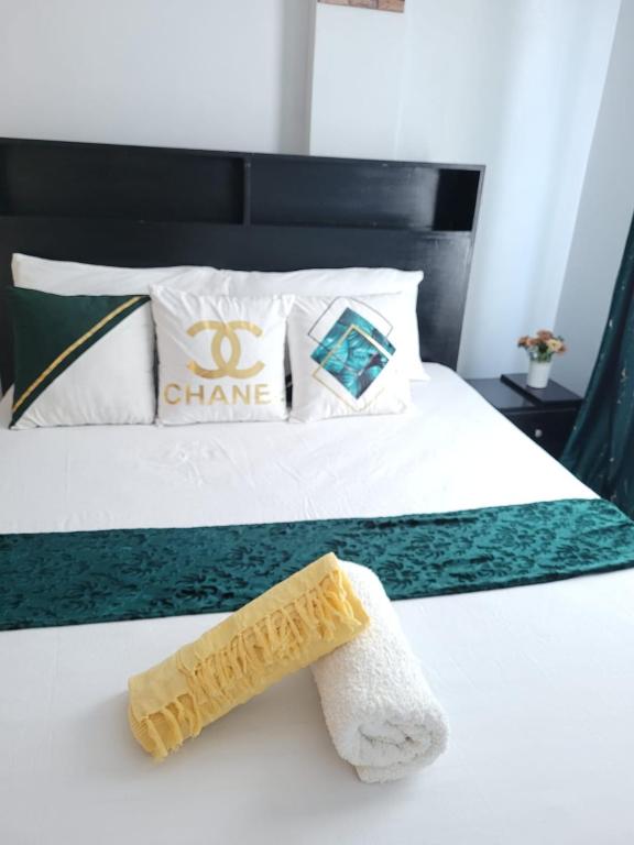 Postel nebo postele na pokoji v ubytování Rubbie Luxury