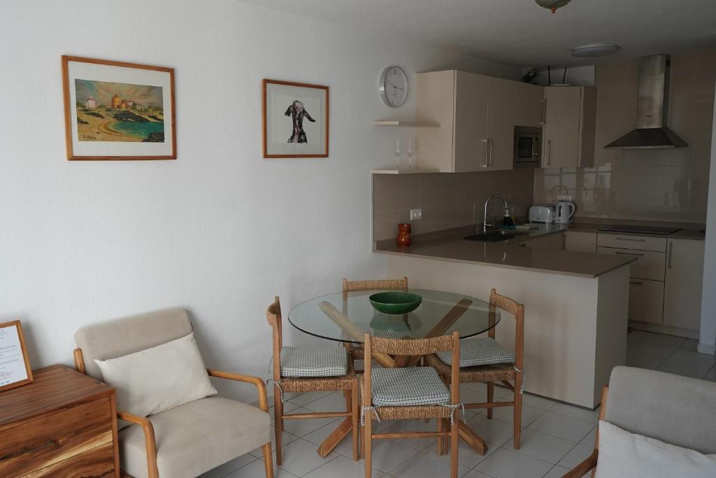 Kuchyň nebo kuchyňský kout v ubytování El Caleton Garden Apartment