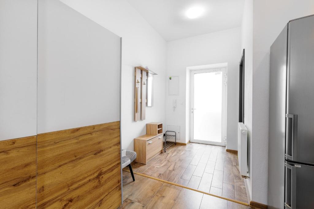 A kitchen or kitchenette at Skackavá - beautiful new apartment in direct centrum, 24h self check-in