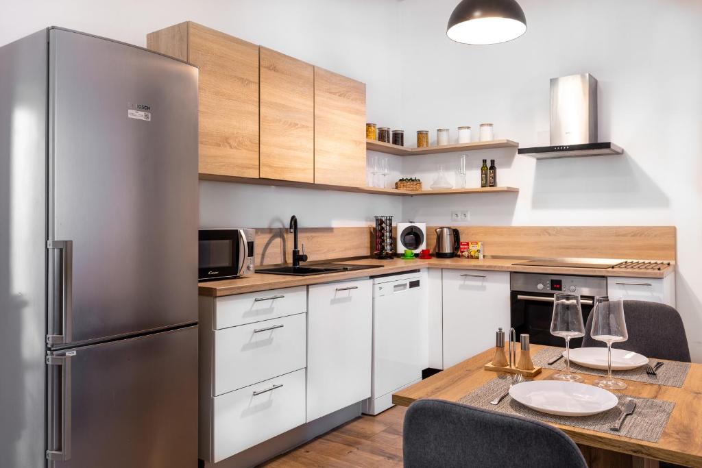 A kitchen or kitchenette at Skackavá - beautiful new apartment in direct centrum, 24h self check-in