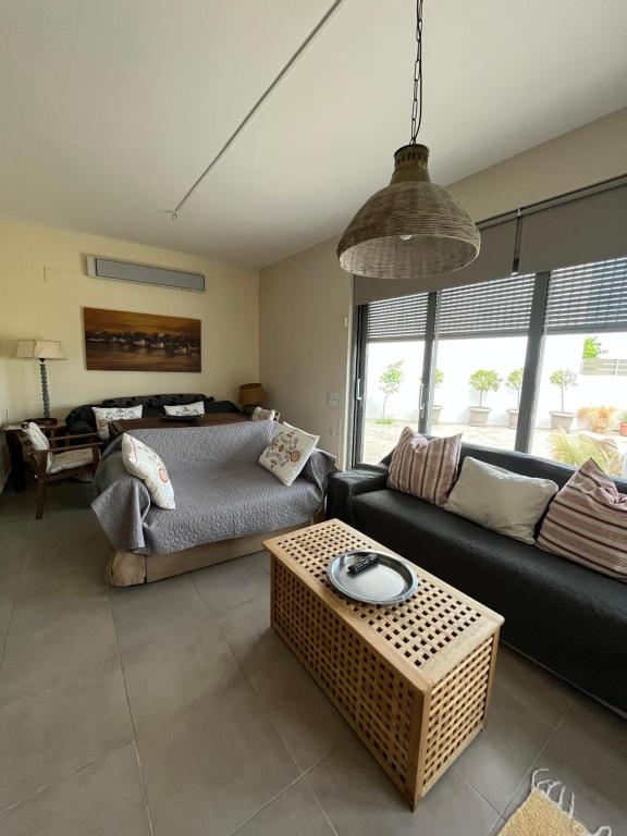 O zonă de relaxare la Comfy Kourouta Apartment & Suite