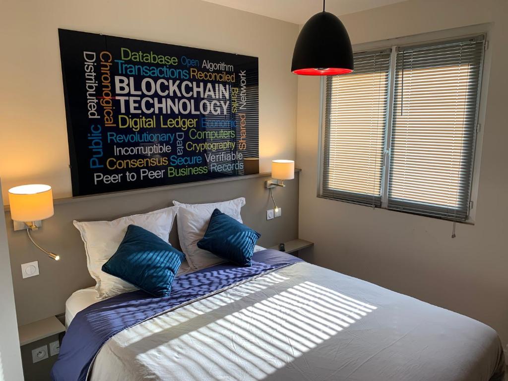 Postel nebo postele na pokoji v ubytování Le Baron Centre - Garage privé - Wifi fibre - classé 3 étoiles