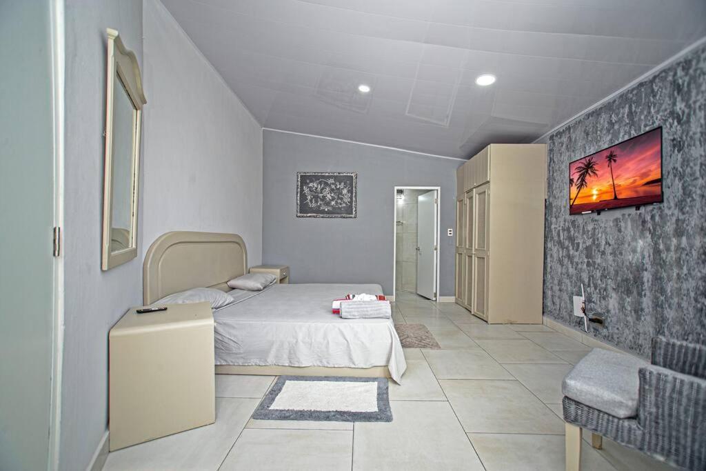 Postel nebo postele na pokoji v ubytování Apartment Center of Sosua ,Remote Worker place Fast Wifi