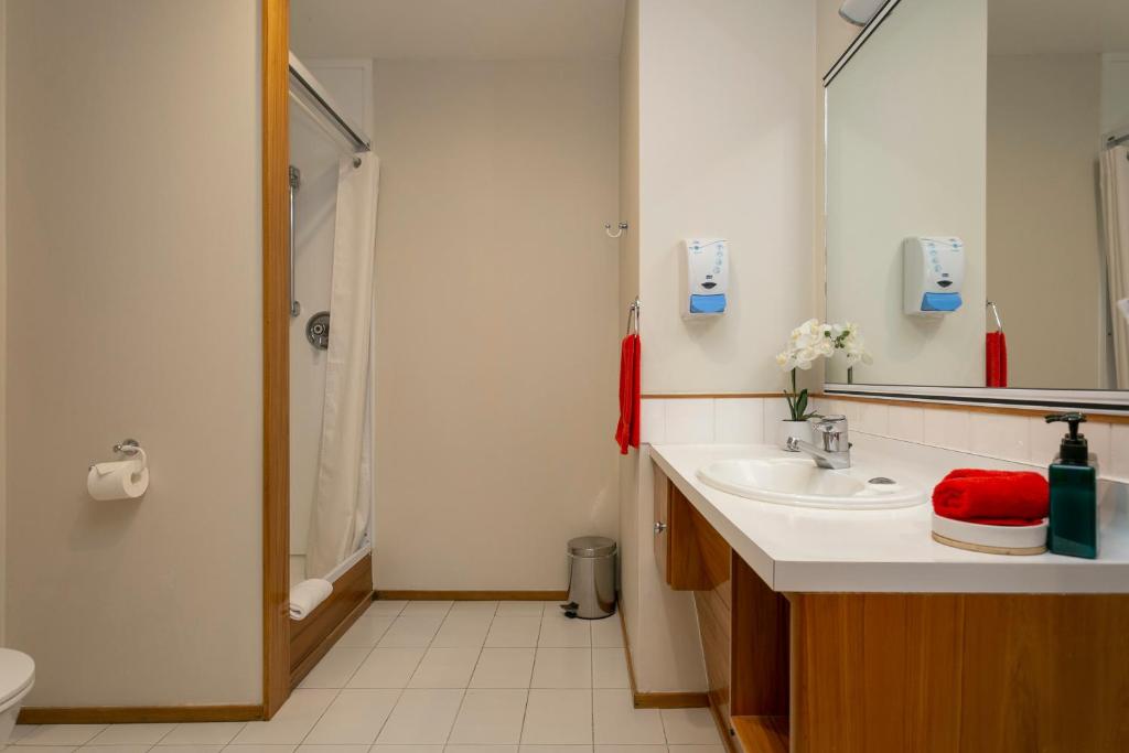 Cascades Lakefront Motel - Resim 39