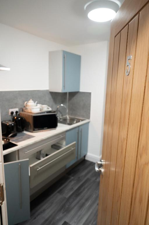 Kuchyň nebo kuchyňský kout v ubytování Digbeth Aparthotel