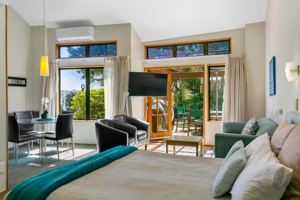 Cascades Lakefront Motel - Resim 45