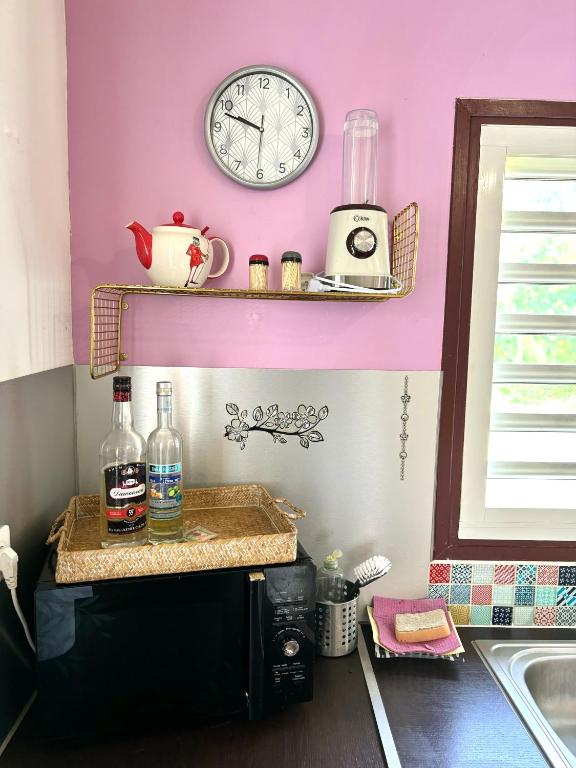 Kuchyň nebo kuchyňský kout v ubytování La Maison Créole du Flamboyant - Proche des Plages