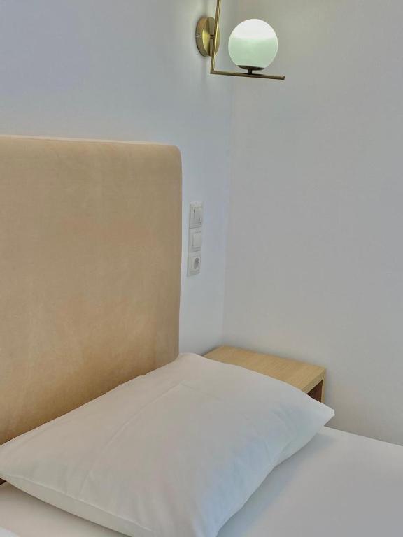 Postel nebo postele na pokoji v ubytování Foti Rooms