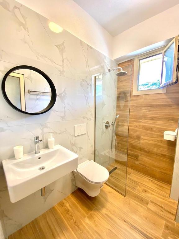 Koupelna v ubytování Foti Rooms