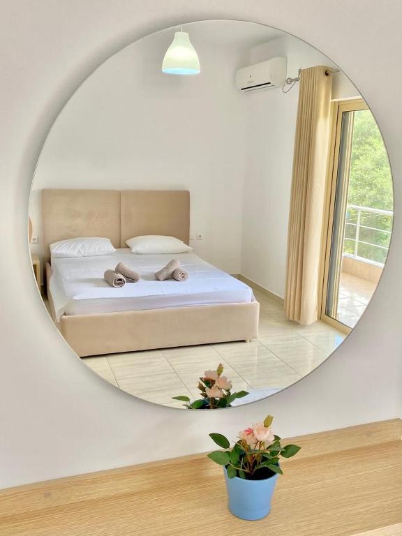 Postel nebo postele na pokoji v ubytování Foti Rooms