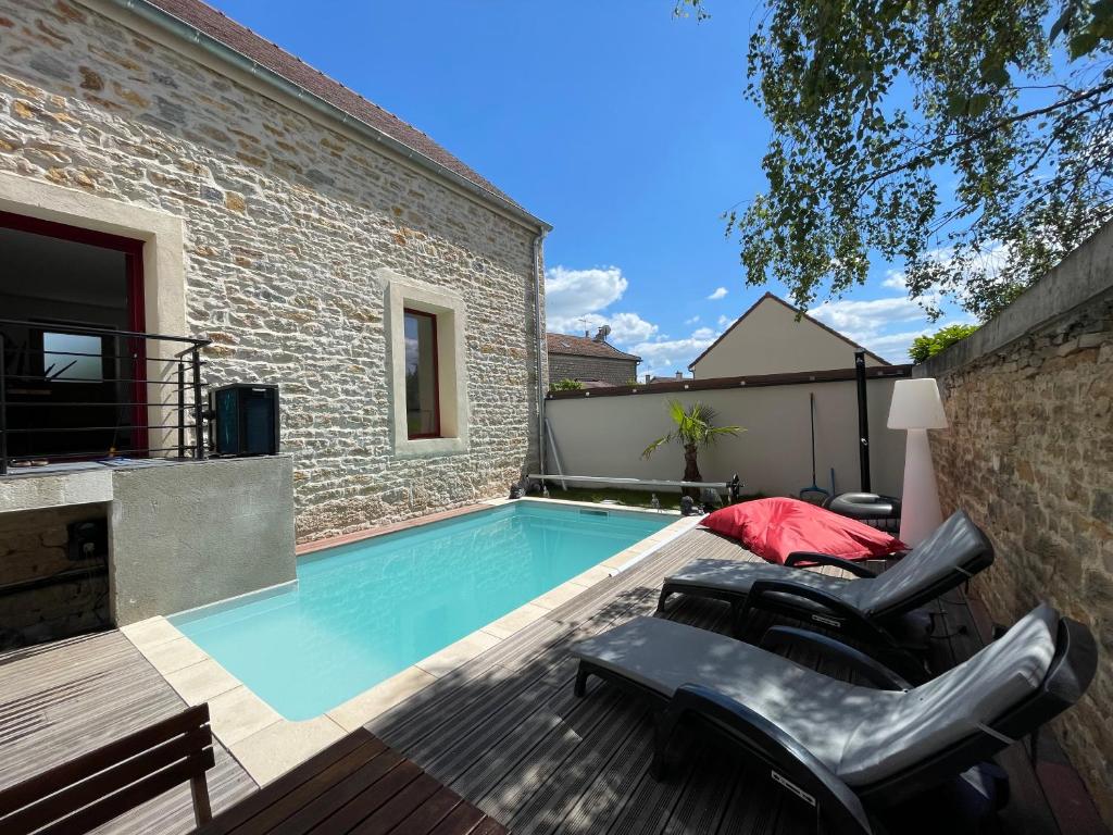 Πισίνα στο ή κοντά στο Maison avec piscine sur la route des vins