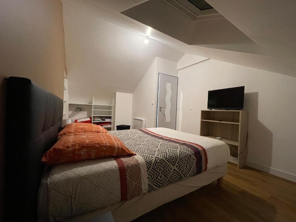Gîte de 2 chambres - Ancenis A11 - Logis du Château Rouge - Casa De Dos Dormitorios