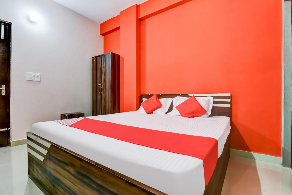 Кровать или кровати в номере OYO Flagship 83982 Hotel Majestic Inn