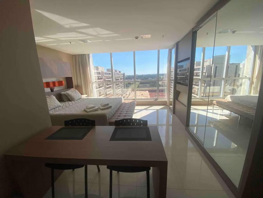 a living room with a couch and a table at Flat Particular no Jade Brasília - Arejado e Rigorosa Limpeza! in Brasilia