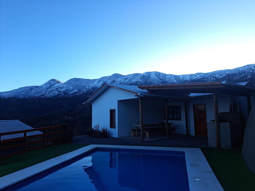 Casa Vista del sol, con piscina, tinaja, y quincho