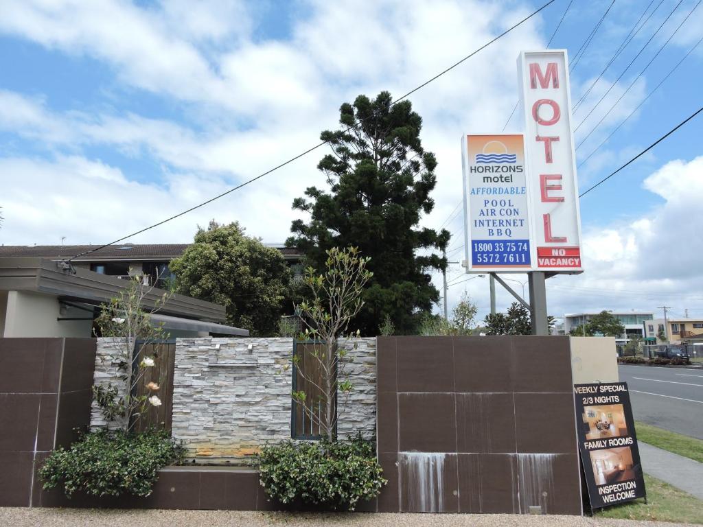 un panneau indiquant un restaurant sans ego dans l'établissement Horizons Motel, à Gold Coast