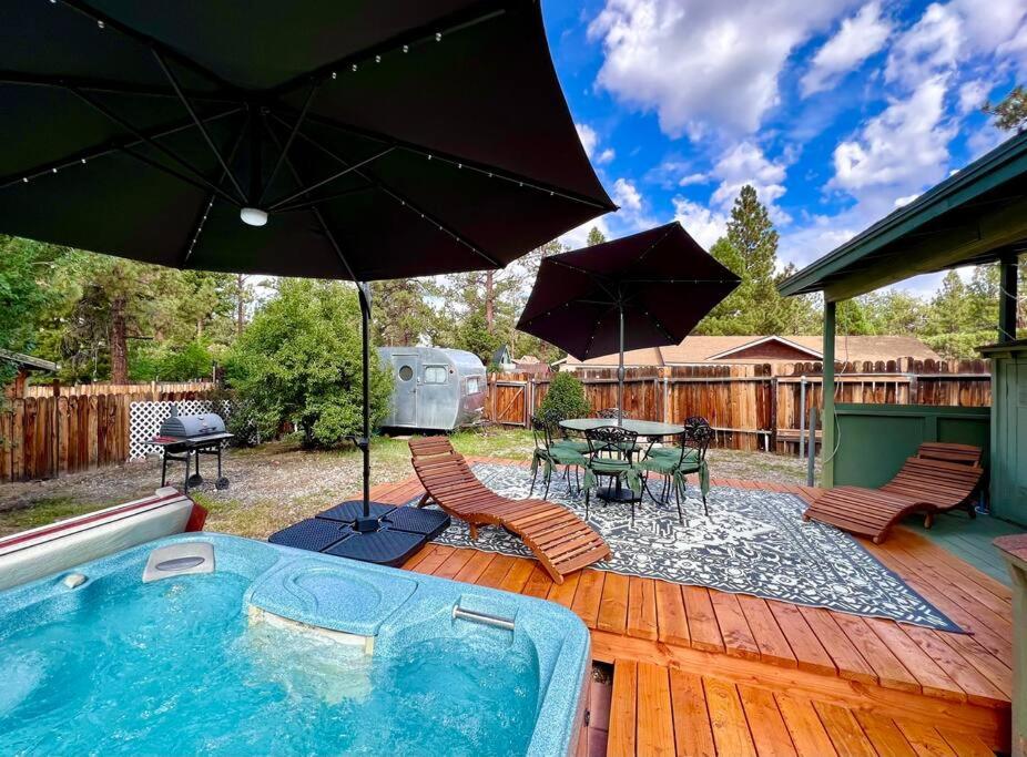 Bazén v ubytování Wood beam cabin, family friendly, pets, Wi-Fi nebo v jeho okolí